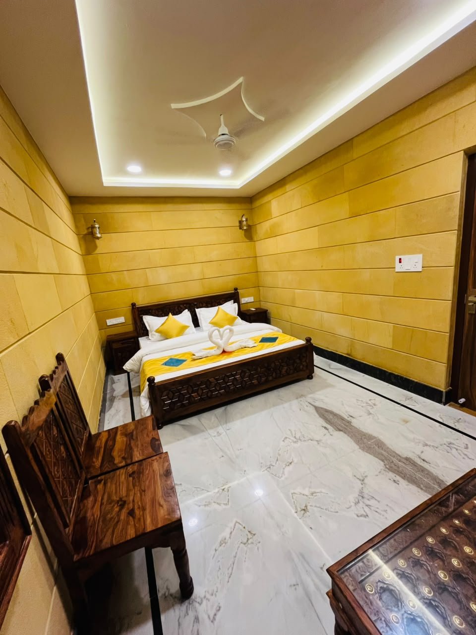 Hotel room photograph 9